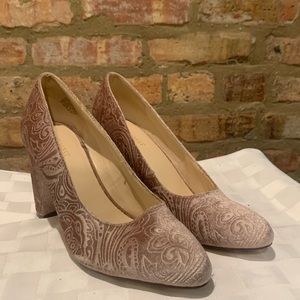 Nine West pump